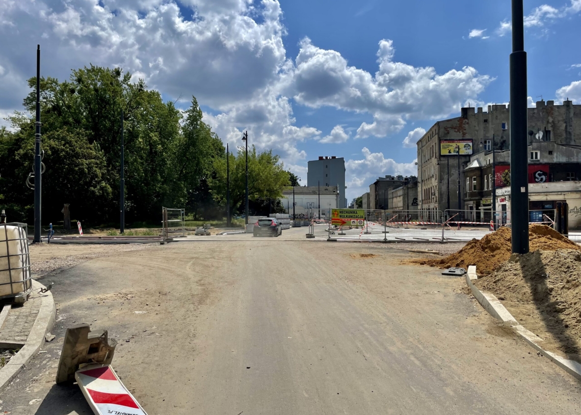 Modernizacja Wojska Polskiego. Tory położono na 160 metrach, a asfalt na jednej czwartej odcinka [ZDJĘCIA + WIDEO]