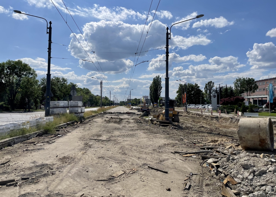 Przebudowa wiaduktów na Przybyszewskiego. Północna estakada nadal nie jest gotowa
