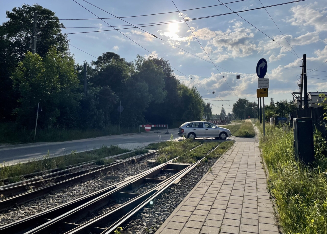 Utrudnienia na Telefonicznej już od 50 dni. Coraz więcej wykopów, więc kierowcy stosują się do objazdów [ZDJĘCIA]