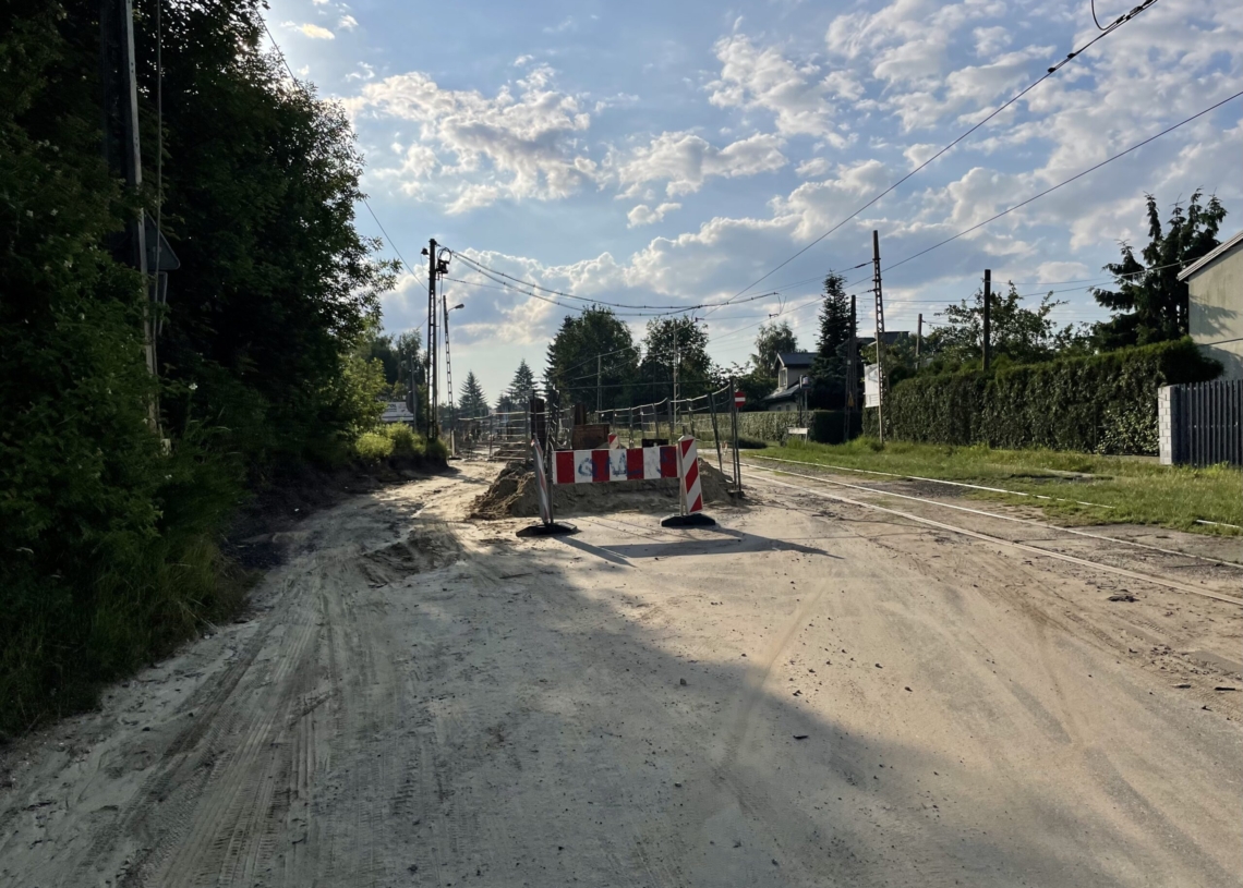 Utrudnienia na Telefonicznej już od 50 dni. Coraz więcej wykopów, więc kierowcy stosują się do objazdów [ZDJĘCIA]
