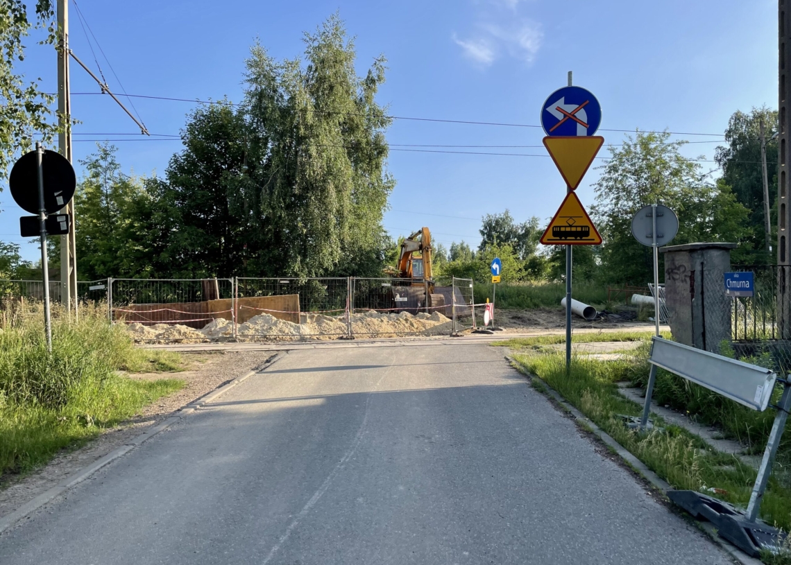 Utrudnienia na Telefonicznej już od 50 dni. Coraz więcej wykopów, więc kierowcy stosują się do objazdów [ZDJĘCIA]
