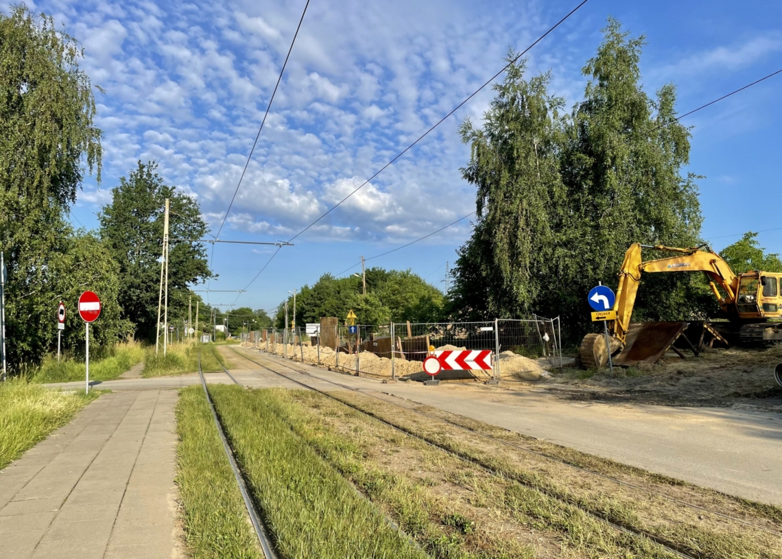 Utrudnienia na Telefonicznej już od 50 dni. Coraz więcej wykopów, więc kierowcy stosują się do objazdów [ZDJĘCIA]