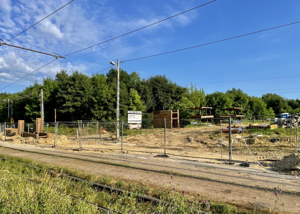 Utrudnienia na Telefonicznej już od 50 dni. Coraz więcej wykopów, więc kierowcy stosują się do objazdów [ZDJĘCIA]