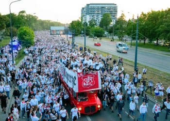 LKS swietuje awans pochod i feta na Piotrkowskiej.75