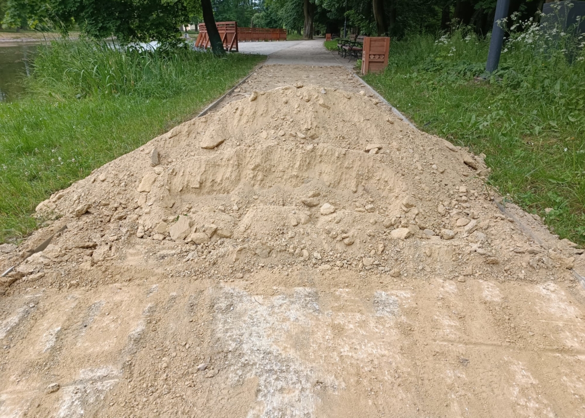 Ponowny remont Parku Belzackiego w Piotrkowie. Zaledwie pół roku po ukończeniu jego rewitalizacji