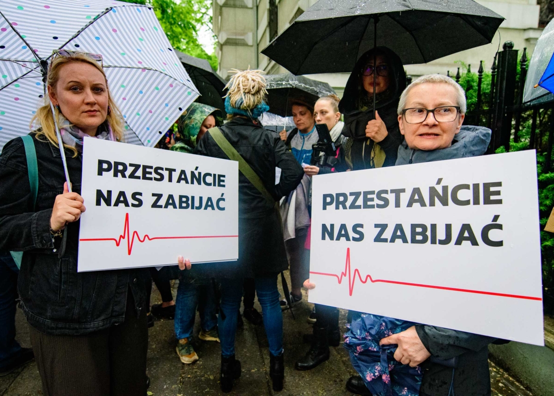 Protest przed Okręgową Izbą Lekarską w Łodzi