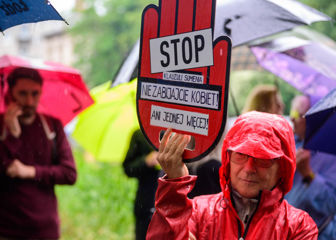 Protest przed Okręgową Izbą Lekarską w Łodzi