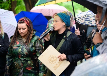protest przed Okręgową Izbą Lekarską w Łodzi