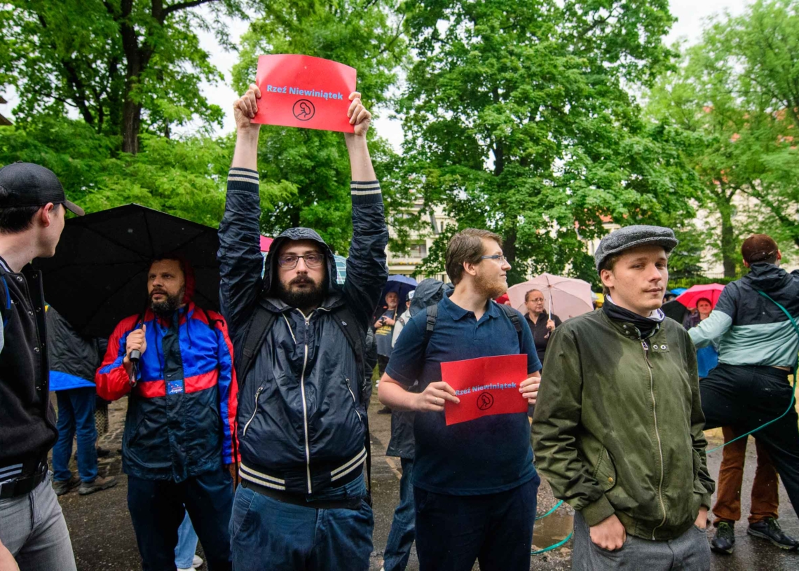Protest przed Okręgową Izbą Lekarską w Łodzi