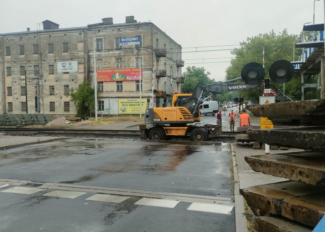 Przejazd kolejowy na Słowackiego w Piotrkowie wyłączony z użytkowania [ZDJĘCIA]