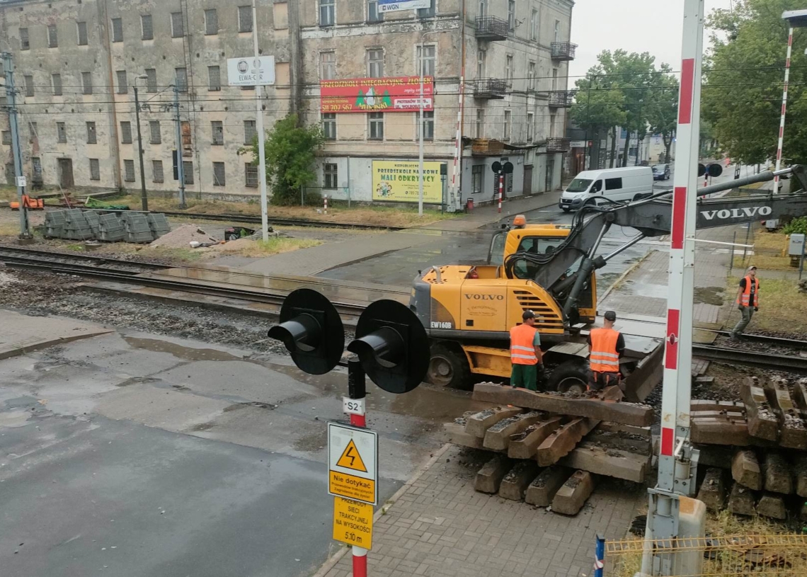 Przejazd kolejowy na Słowackiego w Piotrkowie wyłączony z użytkowania [ZDJĘCIA]