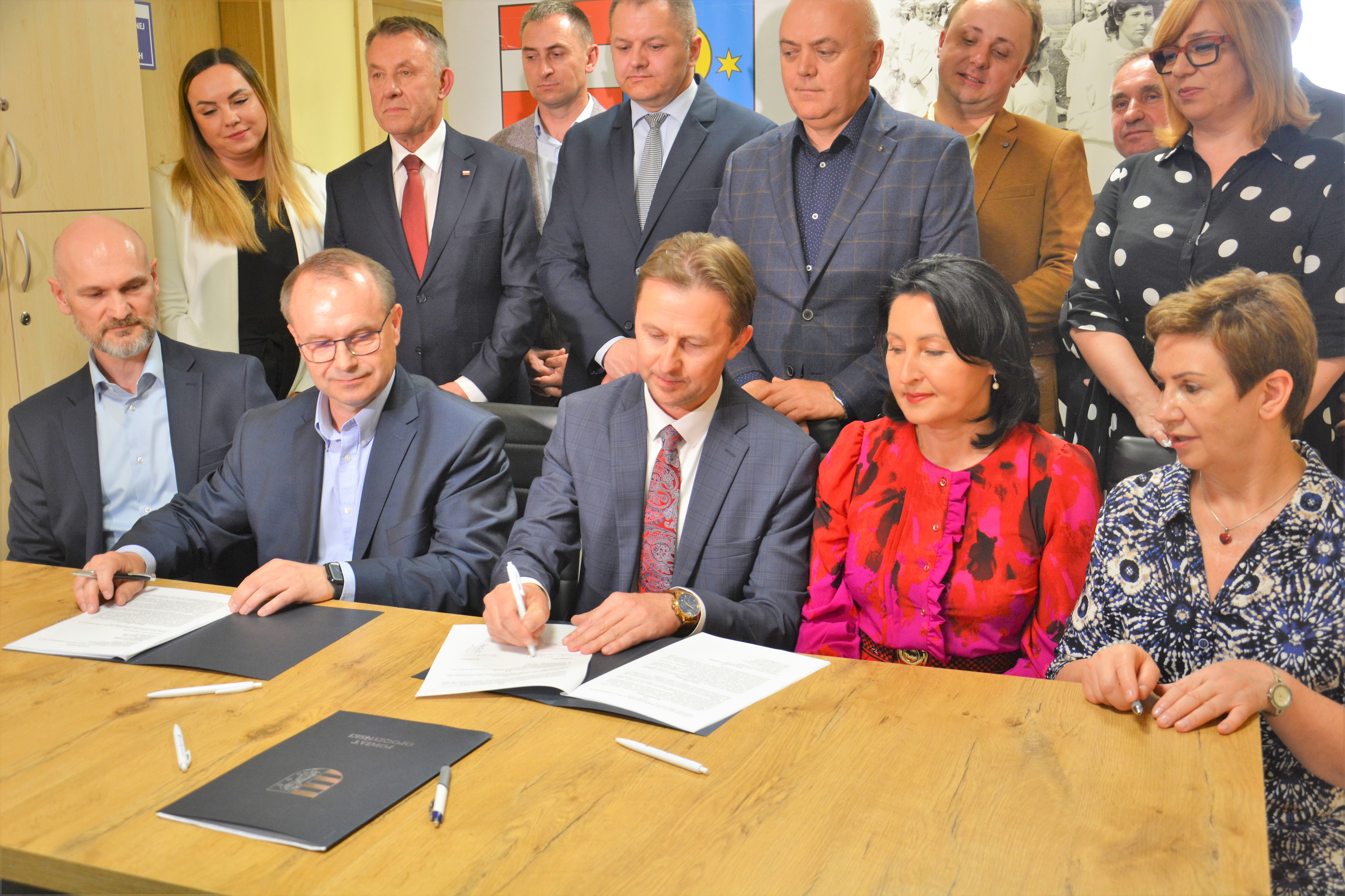 Podpisano umowę na nowy blok operacyjny w Opocznie 7 Podpisano umowę na nowy blok operacyjny w Opocznie