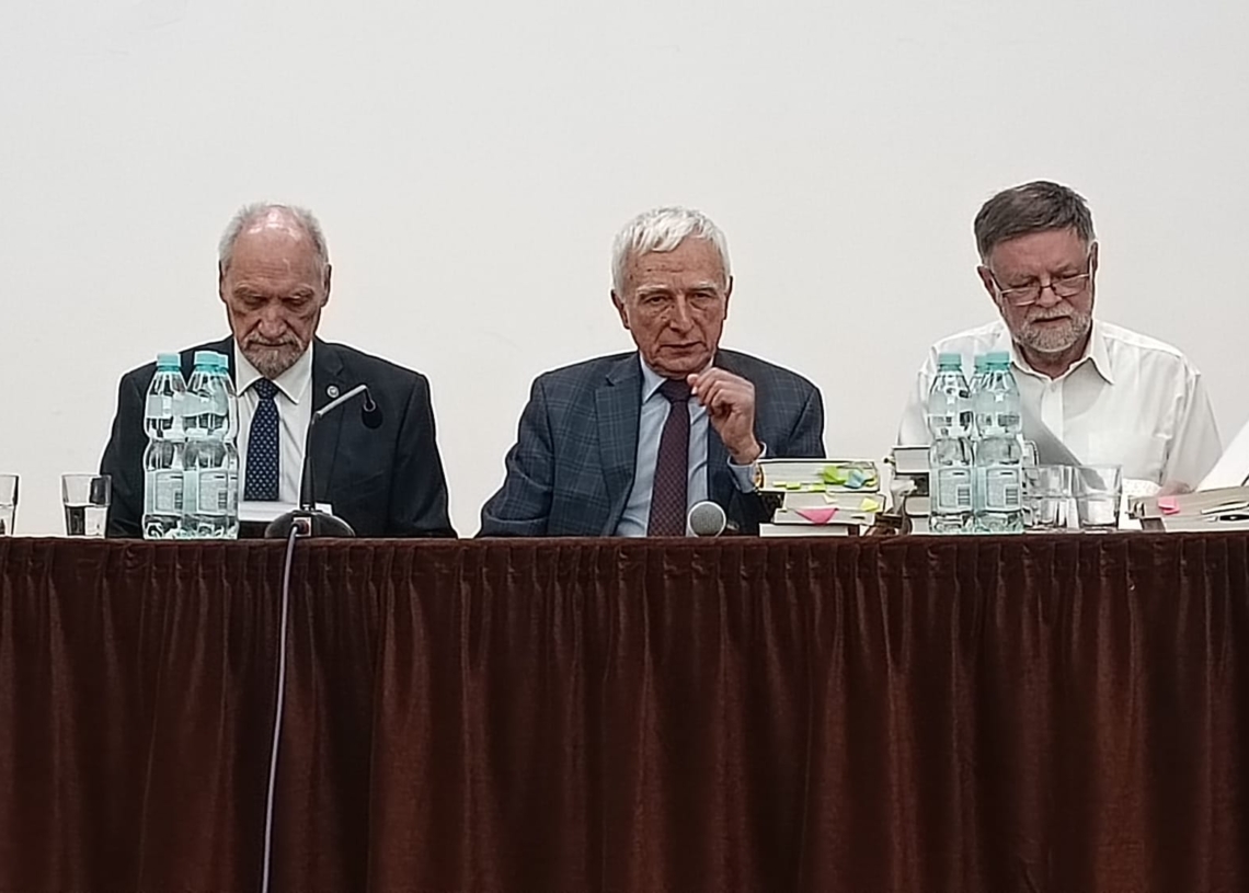 „Bohater naszych czasów – Jan Olszewski” – sympozjum naukowe w Piotrkowie