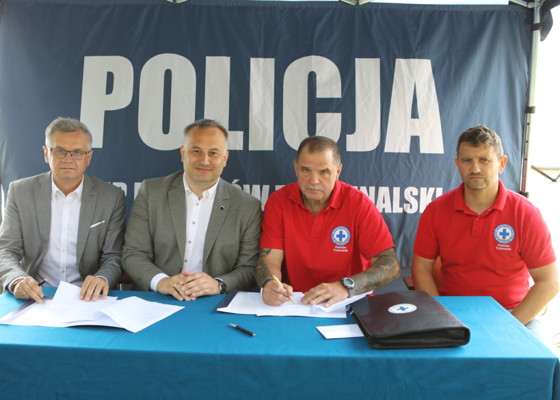 Będzie bezpieczniej nad akwenami w powiecie piotrkowskim. Samorządy wspierają policję i WOPR [ZDJĘCIA]
