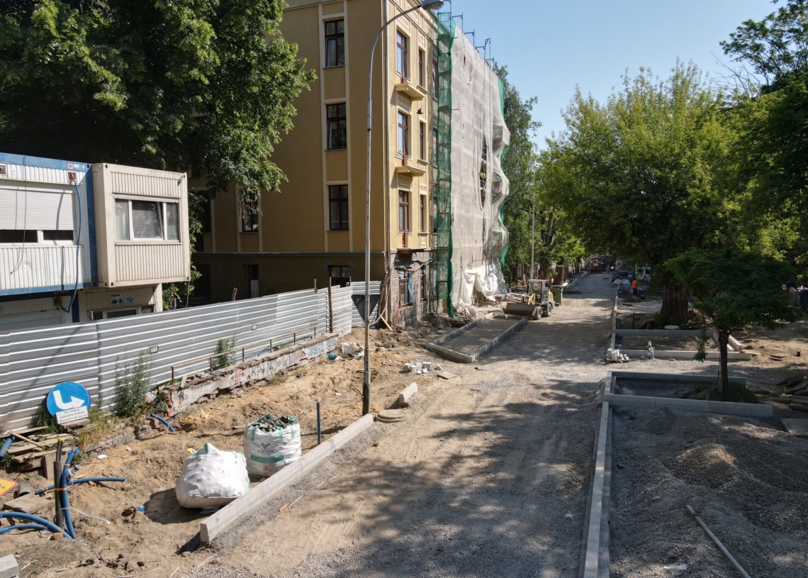Budowa woonerfu na Mielczarskiego. ZIM informuje, że wykonano 60 proc. prac [ZDJĘCIA]