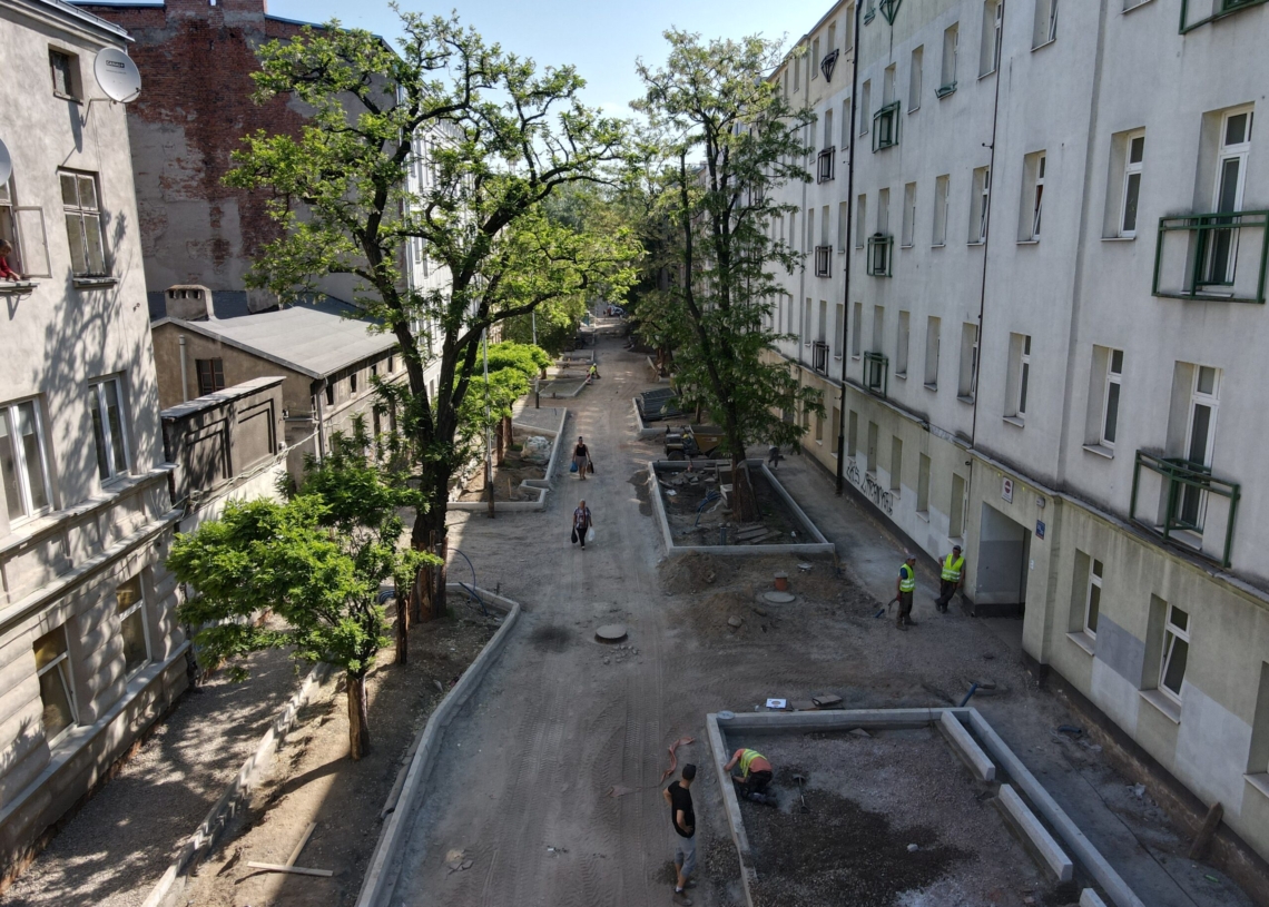 Budowa woonerfu na Mielczarskiego. ZIM informuje, że wykonano 60 proc. prac [ZDJĘCIA]