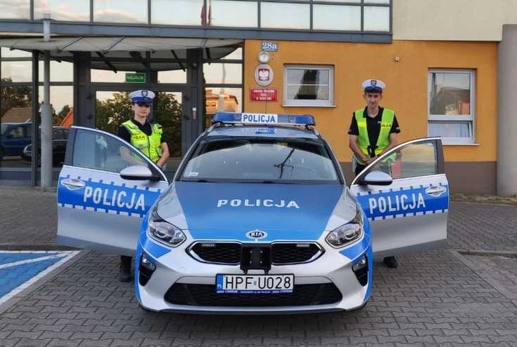 Kobieta przecięła sobie nogę piłą spalinową. Policjanci z Wieruszowa eskortowali do szpitala ranną 50-latkę 1 Kobieta przecięła sobie nogę piłą spalinową. Policjanci z Wieruszowa eskortowali do szpitala ranną 50-latkę