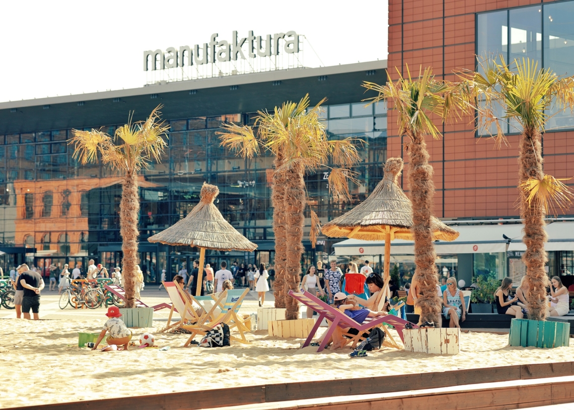 W sobotę otwarcie plaży w Manufakturze, a sąsiadować z nią będzie wenecka karuzela