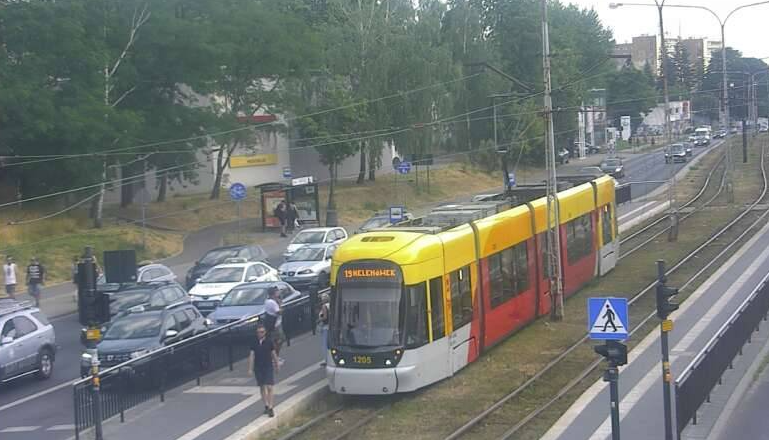 Tramwaje stały na Rzgowskiej blisko 3 godziny. Powodem zerwana sieć trakcyjna przy Dachowej 1 tramwaje stały na Rzgowskiej