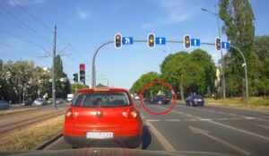 Kierowca z Łodzi zawracał z pasa do jazdy na wprost