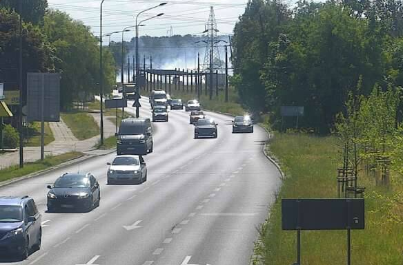 Pożar trawy przy torowisku na Rokicińskiej spowodował zatrzymanie ruchu tramwajów linii 9 i 10B