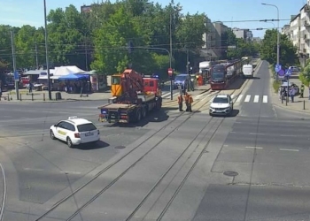 Stanęły tramwaje przy Kopcińskiego. Utrudnienia w ruchu 10 Stanęły tramwaje przy Kopcińskiego