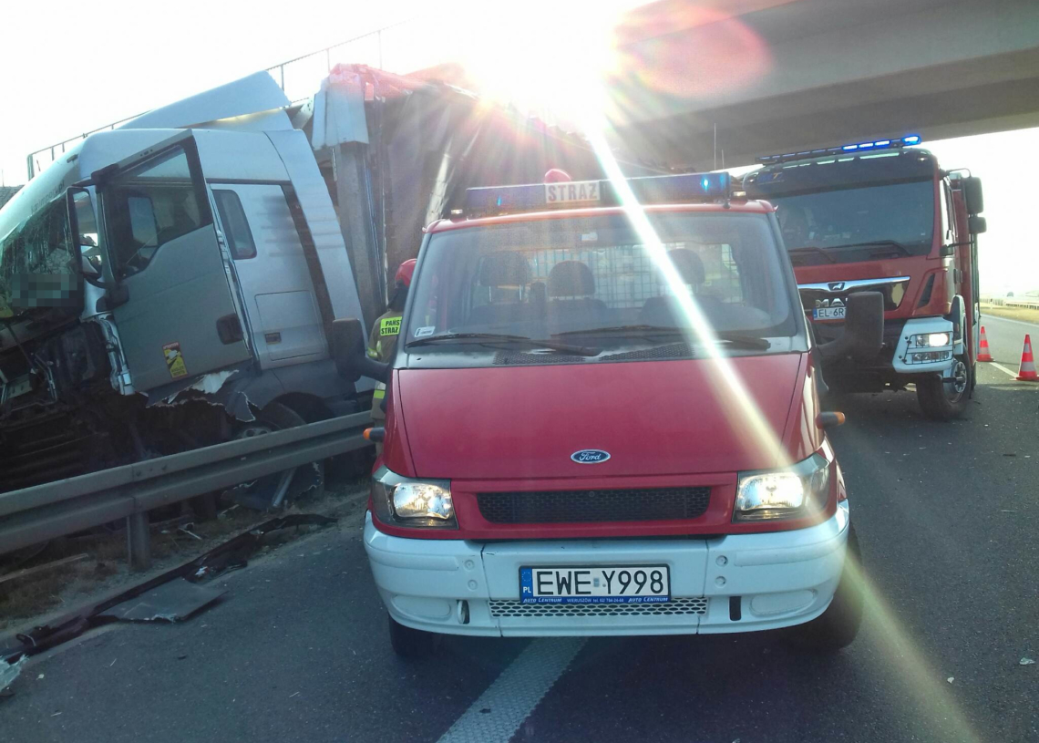 Wypadek pod Wieruszowem. Kierowca ciężarówki zasnął za kierownicą 1 Wypadek pod Wieruszowem