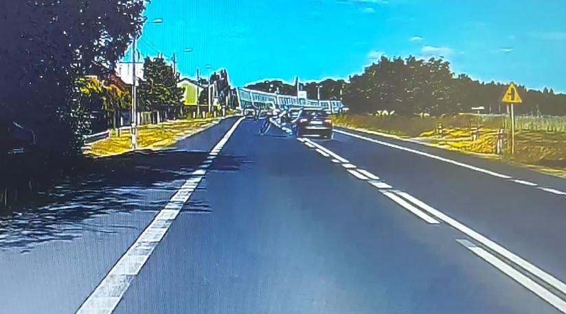 Potrącenie 15-letniej rowerzystki na DW482 pod Wieruszowem