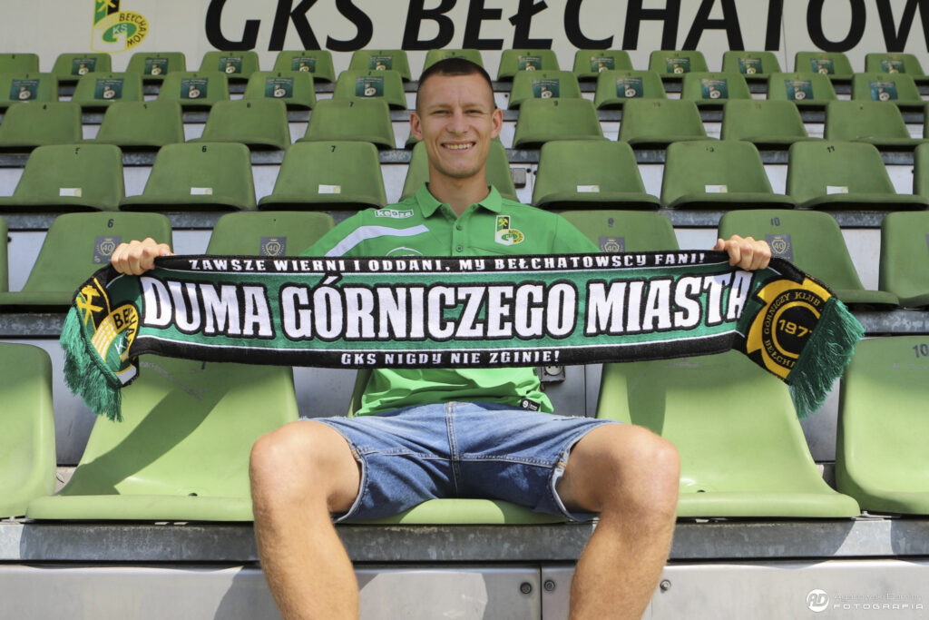 GKS Bełchatów z nowym pomocnikiem. Klaudiusz Krasa rozegrał 20 meczów w I lidze 1 Klaudiusz Krasa nowym zawodnikiem GKS-u Bełchatów
