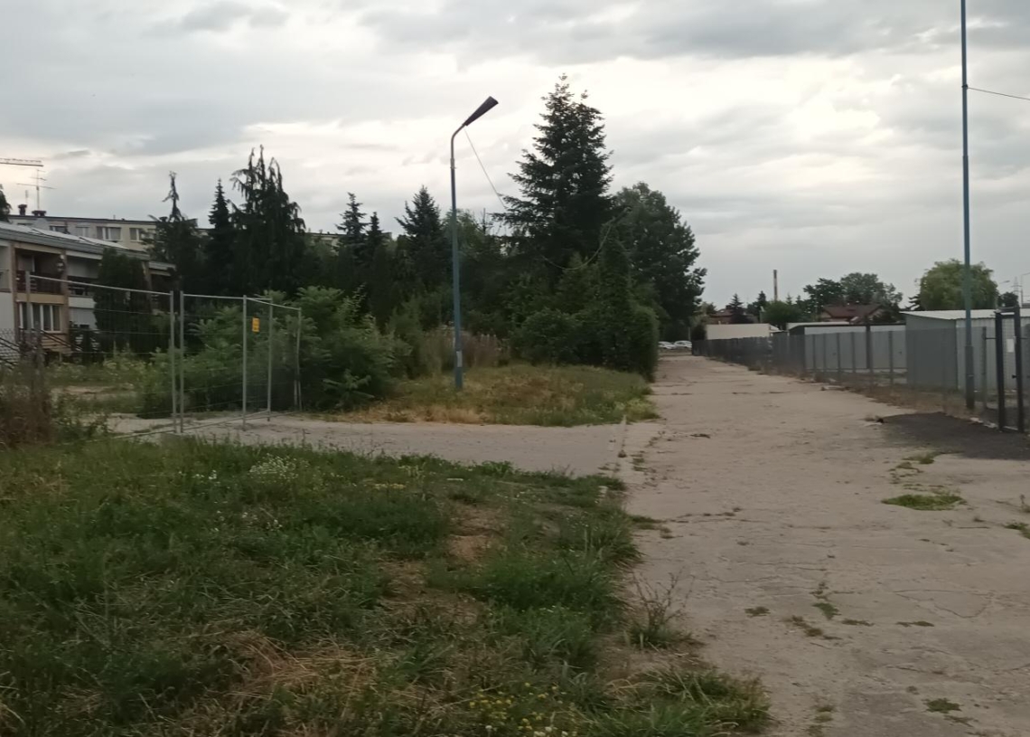 Mieszkańcy szeregowca przy Wagnera w Skierniewicach nie chcą w sąsiedztwie 30-metrowego bloku