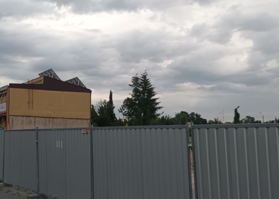 Mieszkańcy szeregowca przy Wagnera w Skierniewicach nie chcą w sąsiedztwie 30-metrowego bloku