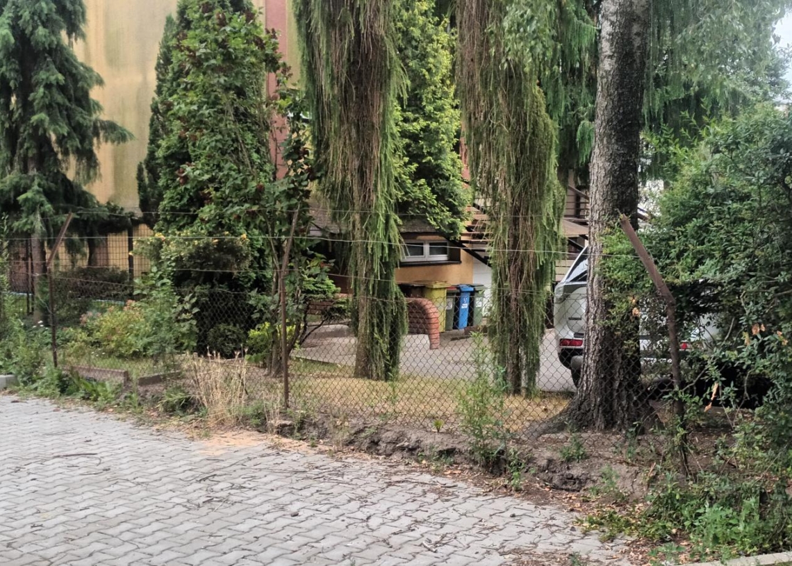 Mieszkańcy szeregowca przy Wagnera w Skierniewicach nie chcą w sąsiedztwie 30-metrowego bloku