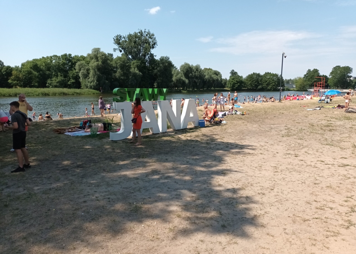 Upały w Łódzkiem. Mniej osób na łódzkich kąpieliskach niż w zeszłe weekendy