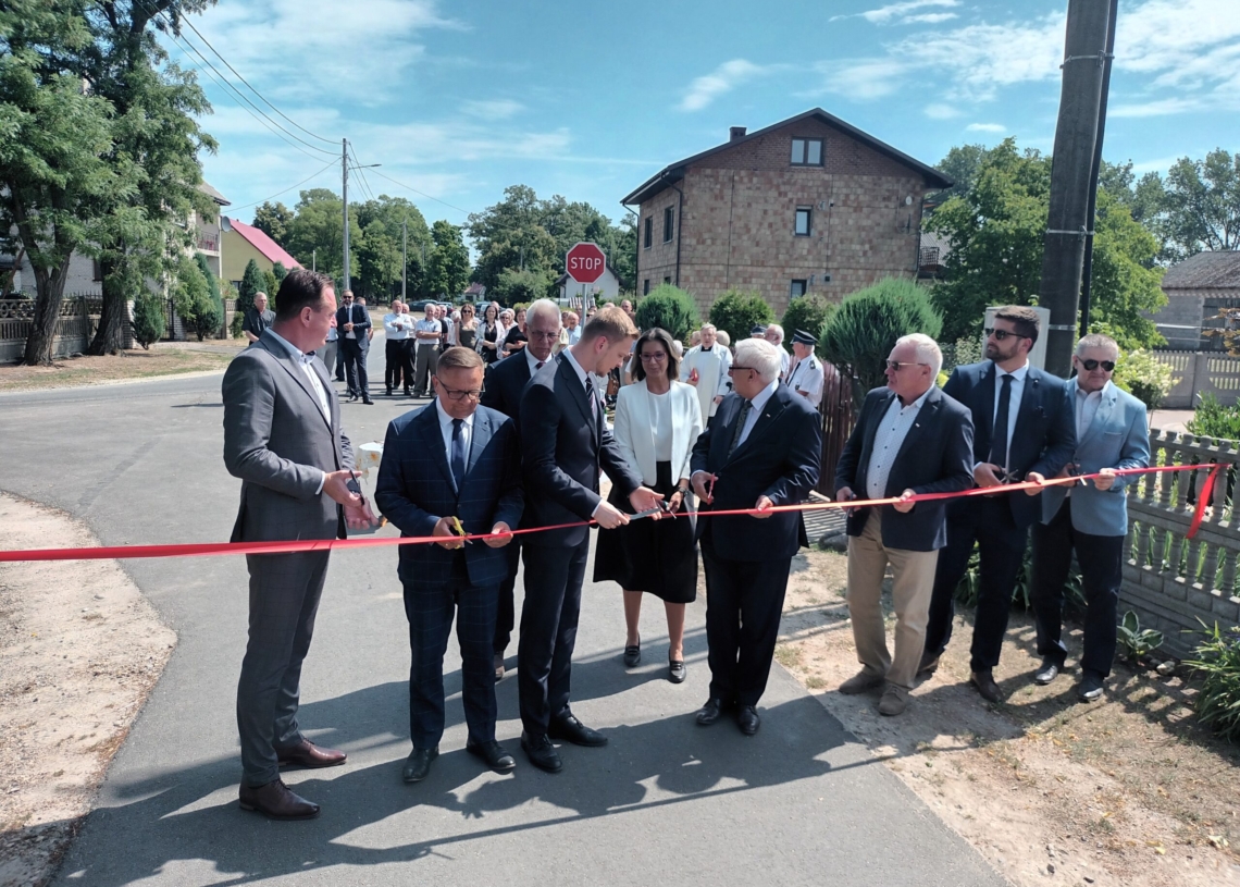 Nowa droga w miejscowości Kadzidłowa. To ostatni z utwardzonych odcinków dróg w gminie Grabów [ ZDJĘCIA]