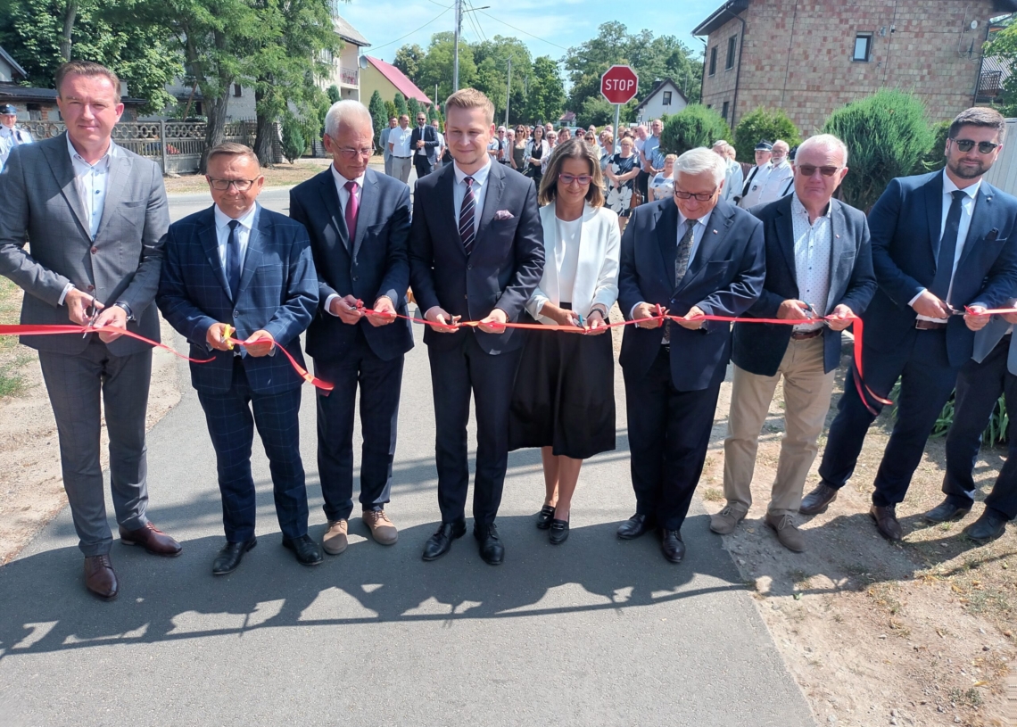 Nowa droga w miejscowości Kadzidłowa. To ostatni z utwardzonych odcinków dróg w gminie Grabów [ ZDJĘCIA]