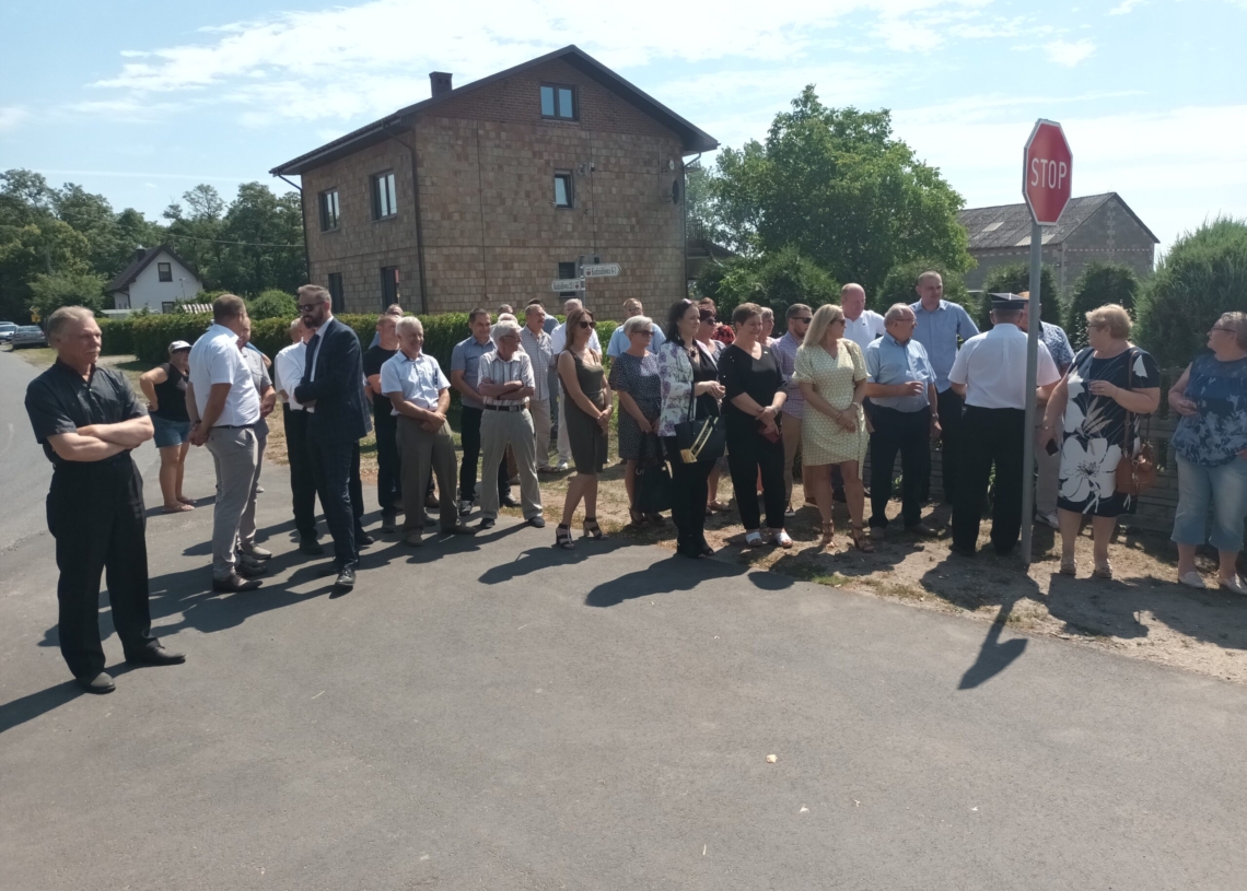 Nowa droga w miejscowości Kadzidłowa. To ostatni z utwardzonych odcinków dróg w gminie Grabów [ ZDJĘCIA]
