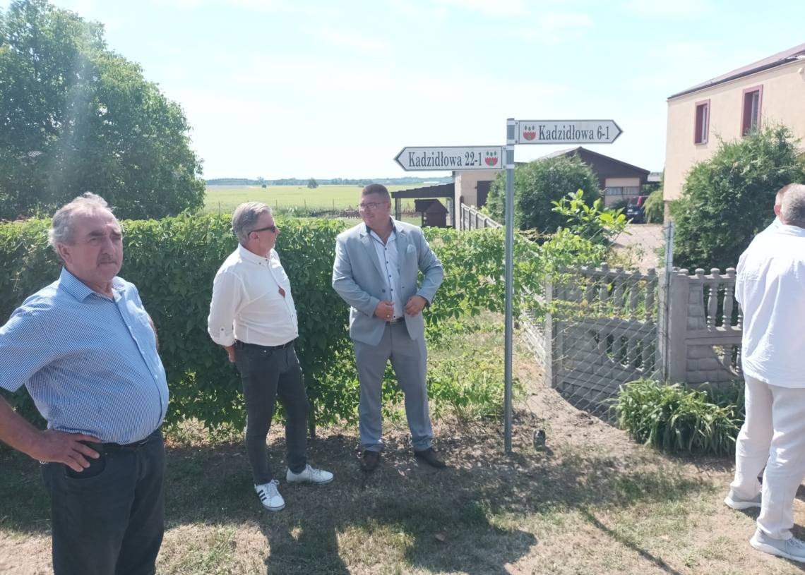 Nowa droga w miejscowości Kadzidłowa. To ostatni z utwardzonych odcinków dróg w gminie Grabów [ ZDJĘCIA]