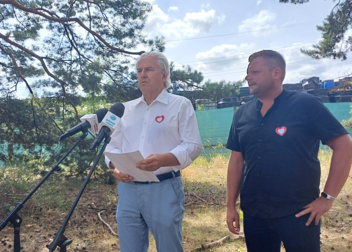 Parlamentarzyści i samorządowcy PO o zagrożeniu związanym z nielegalnym składowiskiem w Rogowcu