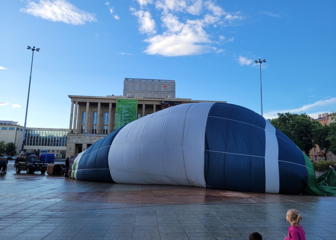 600. URODZINY ŁODZI. Balony na placu Dąbrowskiego