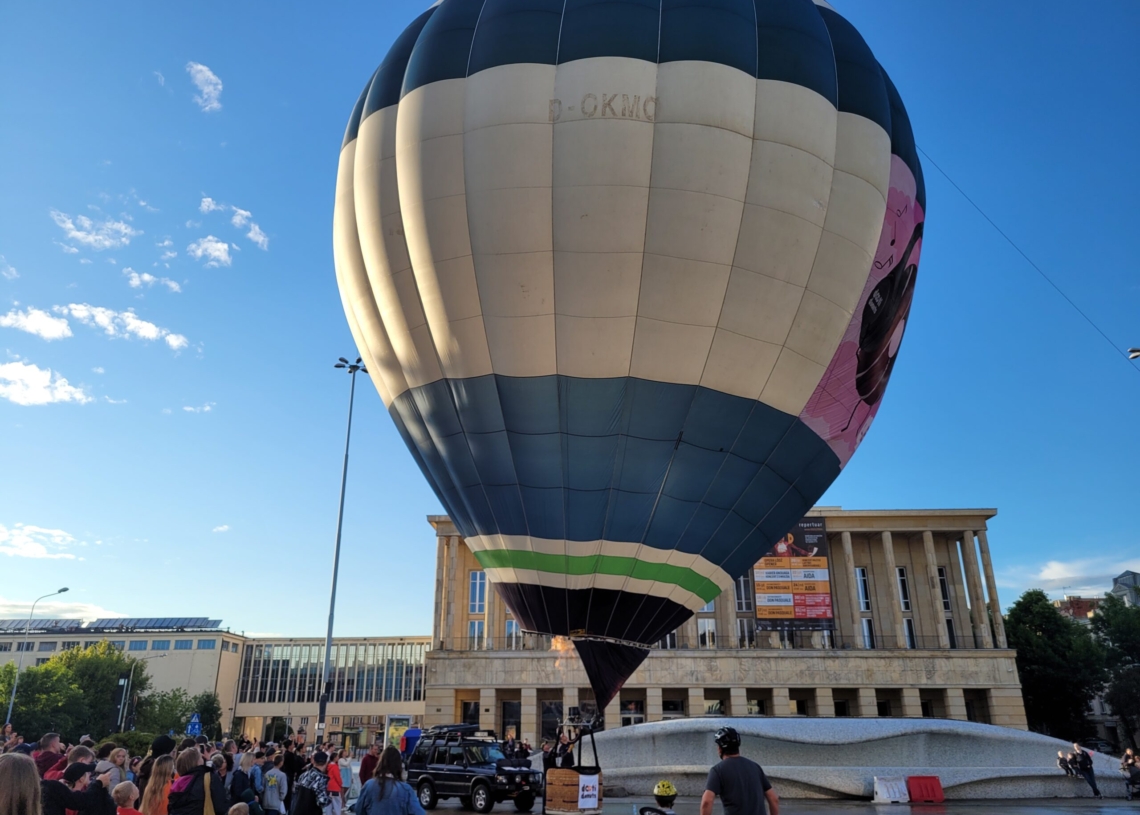 600. URODZINY ŁODZI. Balony na placu Dąbrowskiego