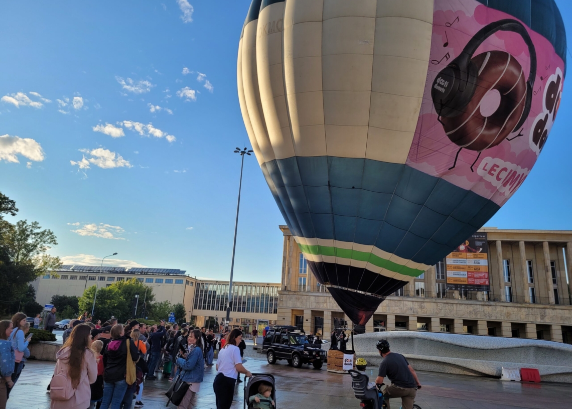 600. URODZINY ŁODZI. Balony na placu Dąbrowskiego