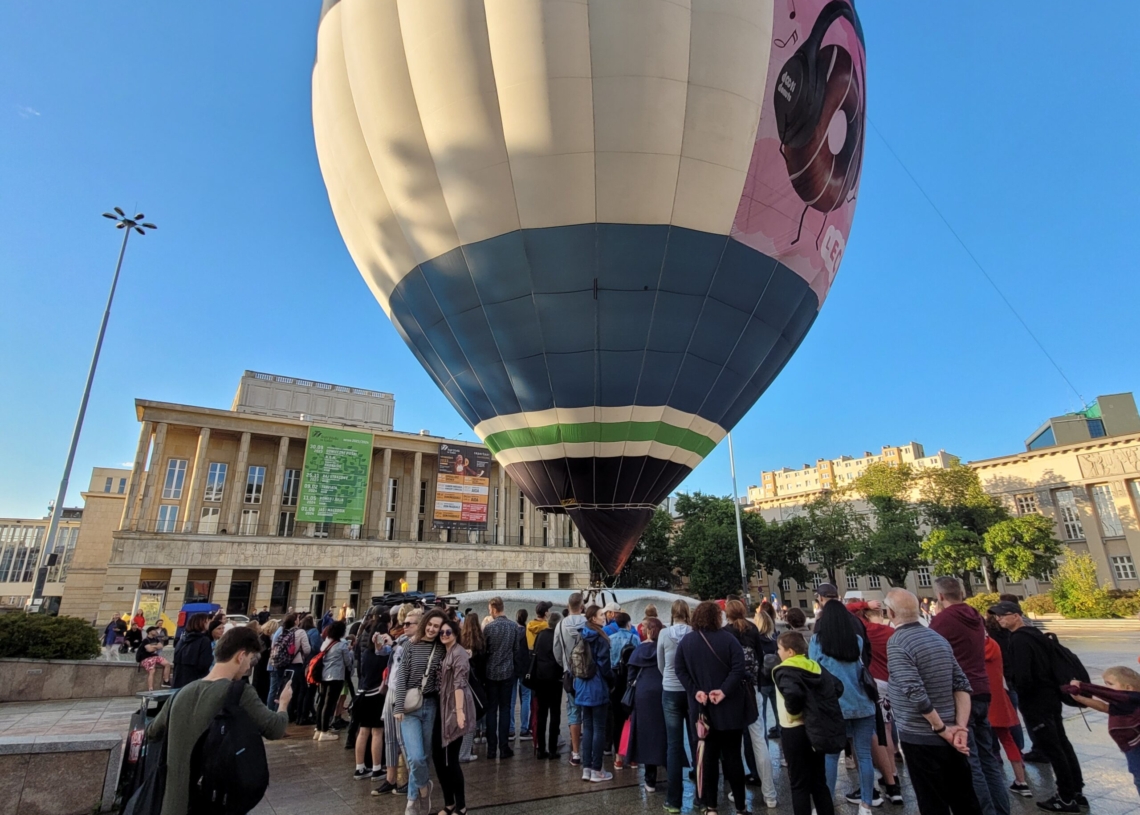 600. URODZINY ŁODZI. Balony na placu Dąbrowskiego