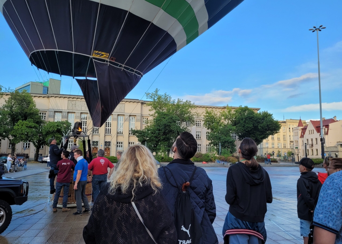 600. URODZINY ŁODZI. Balony na placu Dąbrowskiego