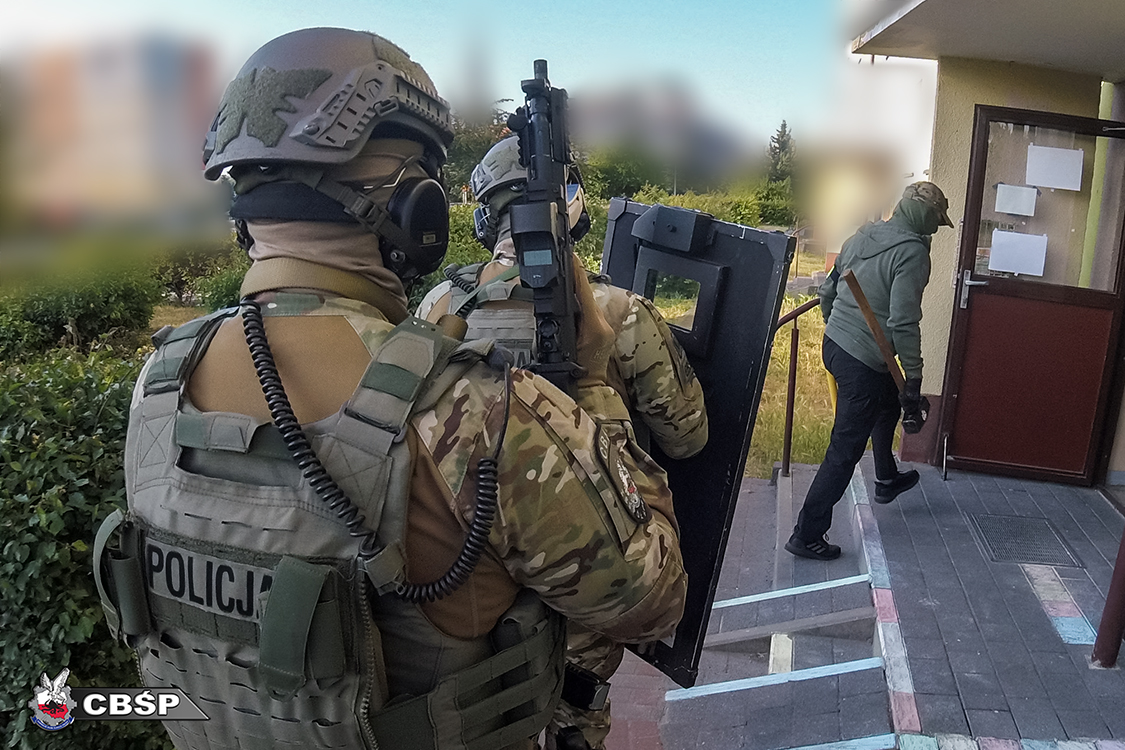 Fikcyjne faktury na ponad 100 mln zł. Gang wyłudzający VAT rozbity