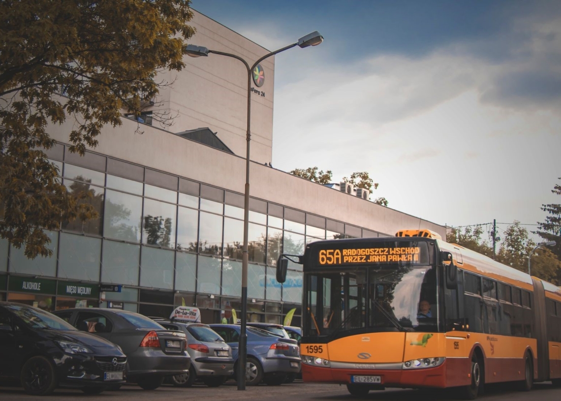 Zatrzymanie ruchu autobusowego na Pienistej przy Maczka przez niemal 2 godziny 1 na Pienistej