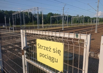 40-latek potrącony przez pociąg pod Piotrkowem Tryb.