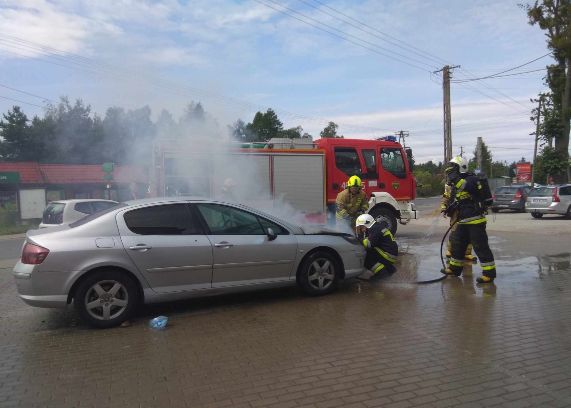 Pożar samochodu w Justynowie. Fot. Natalia Zdziebczyńska