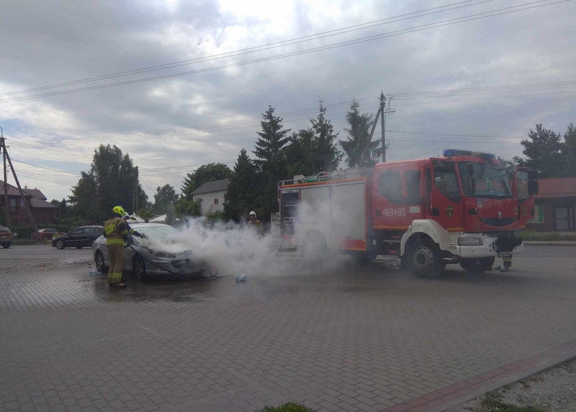 Pożar samochodu w Justynowie. Fot. Natalia Zdziebczyńska