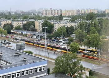 Wypadek na ul. Dąbrowskiego w Łodzi. Pieszy potrącony przez tramwaj MPK-Łódź