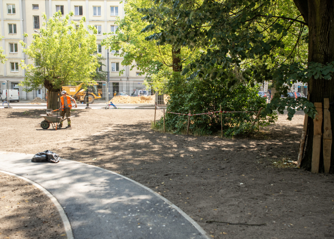 Rewitalizacja Parku Śledzia. Powstaje w nim tor rolkowy [ZDJĘCIA]